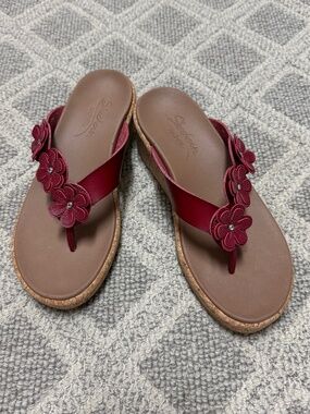 SKECHERS arch fit Red floral & rhinestone wedge sandals-Size 8